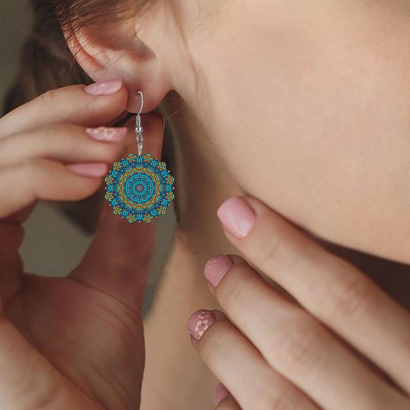 Red/Green Bohemian Mandala Acrylic Earrings for Women Colorful Fashion Earrings Novel and Elegant Earring Jewelry for Holiday Party