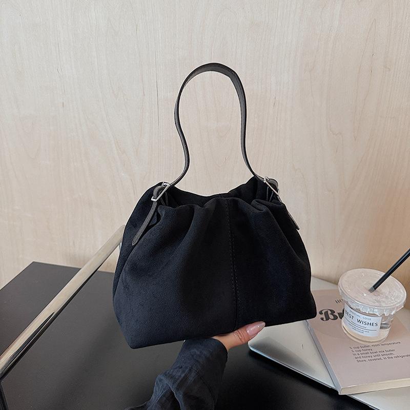 

Niche pleated bucket bag women s autumn new high-end texture versatile shoulder messenger bag чёрный