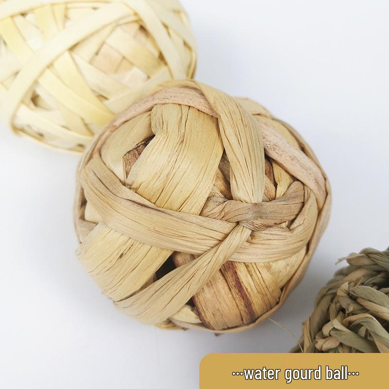 Hand-Woven Straw Chew Ball for Small Pets: Alleviates Boredom in Rabbits, Chinchillas & Guinea Pigs