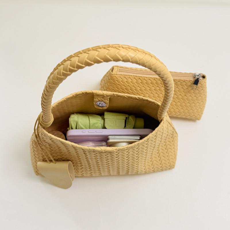 Woven Texture Shoulder Bag with Braided Handle Elegant Design for Daily and Casual Wear