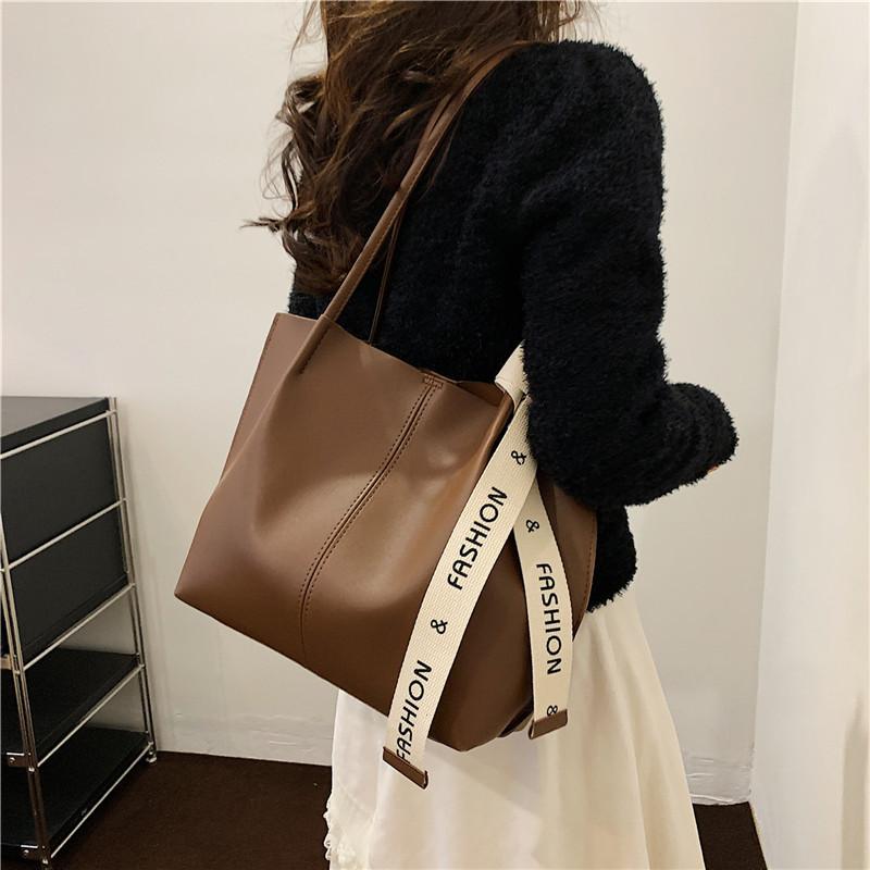Chic Vintage Single Shoulder Tote Bag For Winter 2023 Fashionable And Spacious