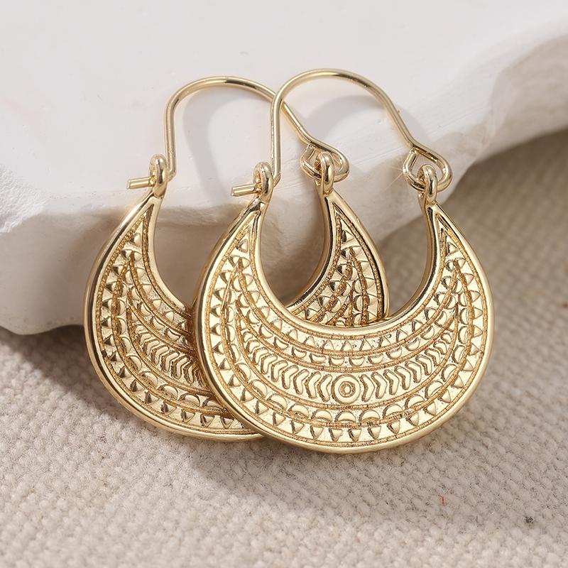 Bohemian Style Hand Carved Textured Golden Plated Hoop Earrings for Women Vintage Exquisite Festival Jewelry Accessories Crafts