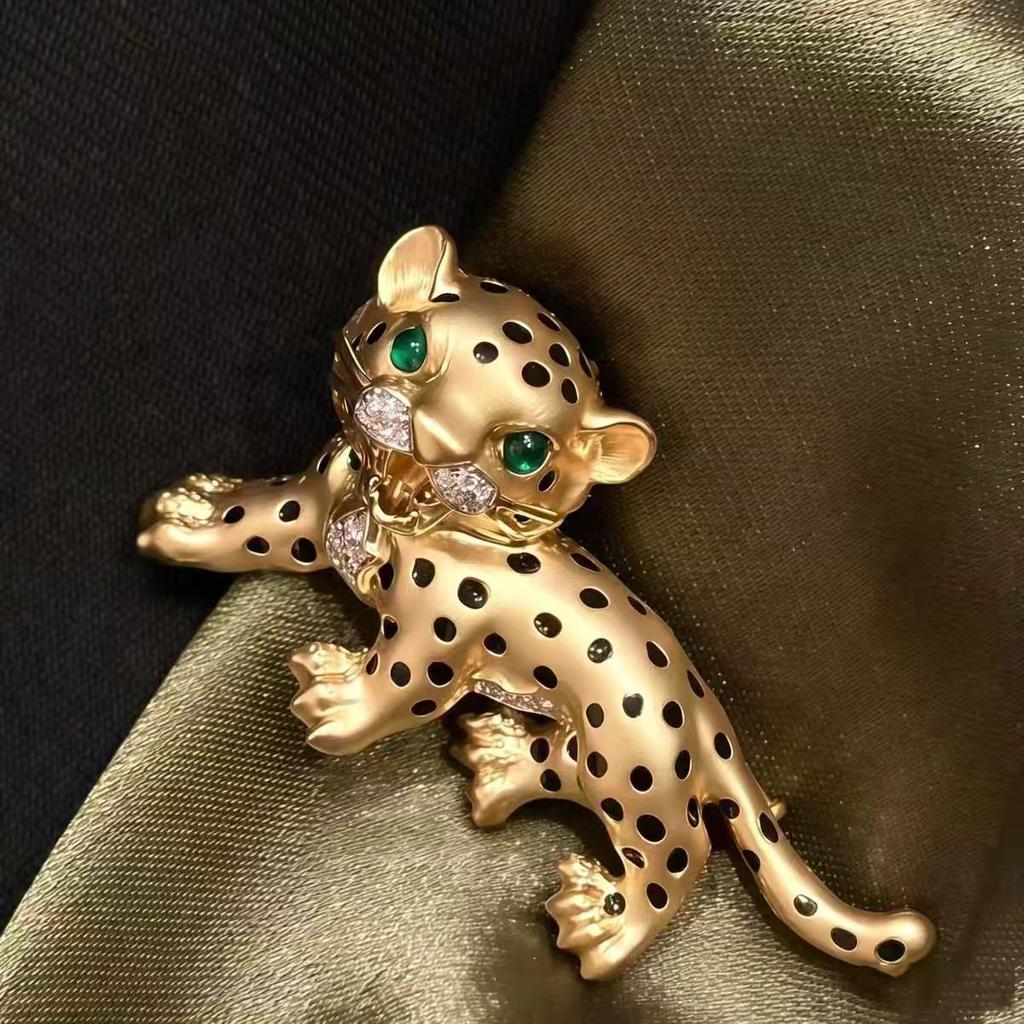 [Golden Leopard Eyes] Golden Leopard Brooch Niche Design Creative Pendant Suit Coat Heavy Industry Pin Accessories