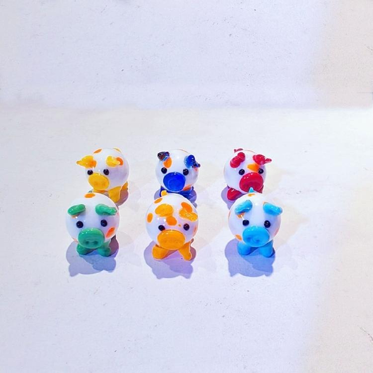 Colorful Glass Pig Figurine Handcrafted Miniature Animal Collectible Ornament for Artistic Display in Homes and Offices