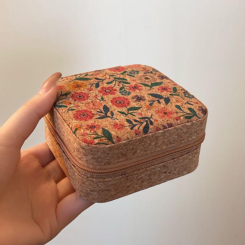 Retro Leather Jewelry Box for Earrings, Rings, and Necklaces - Anti-Oxidation, Portable Travel Storage.