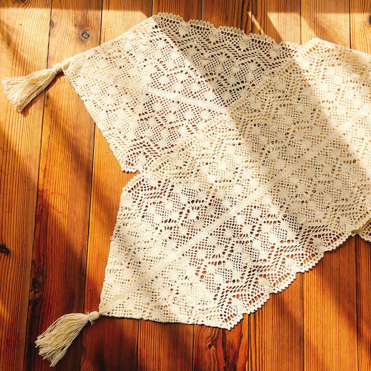 Boho Crochet Lace Polyester Table Runner with Tassels – Woven Rectangular Christmas Holiday Table Decor for Kitchen, Wedding, Dinner