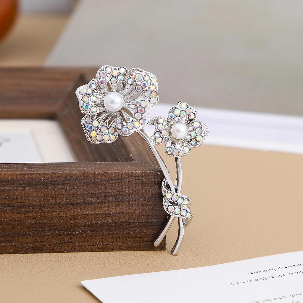 Korean Pearl Flower Brooch: Elegant Design for a Luxe, Versatile Look