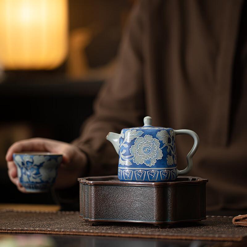 Yuan Blue-and-White Square Ceramic Teapot