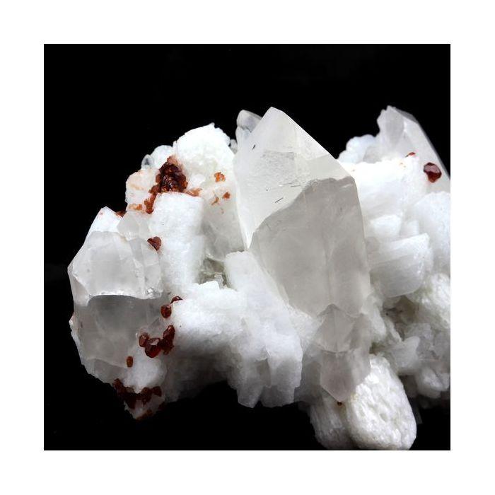 Pierres et Minéraux. Grenat Spessartite, Orthose, Quartz. 526.5 ct. Shengus (Shingus), Gilgit-Baltistan, Pakistan.