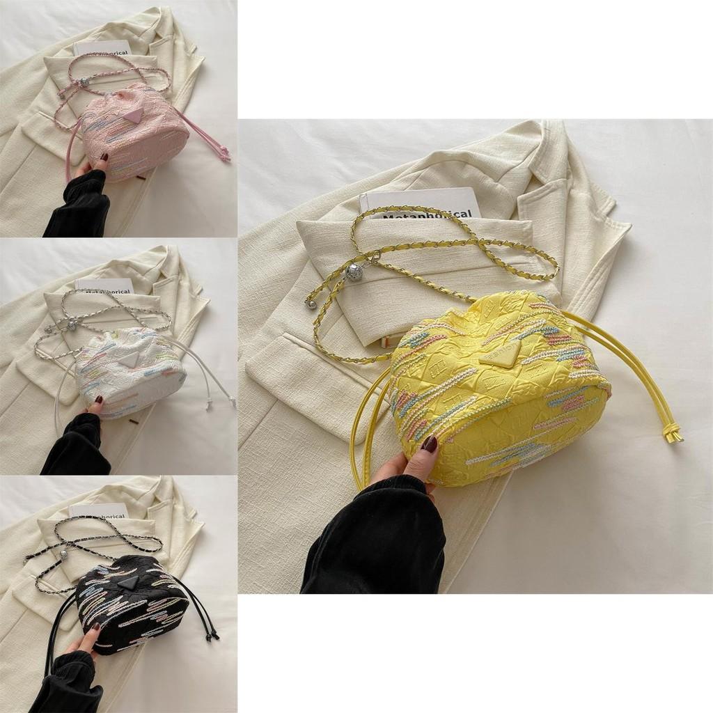 Chic Minimalist Summer Bucket Bag With Durable Canvas For Fashionable Outings