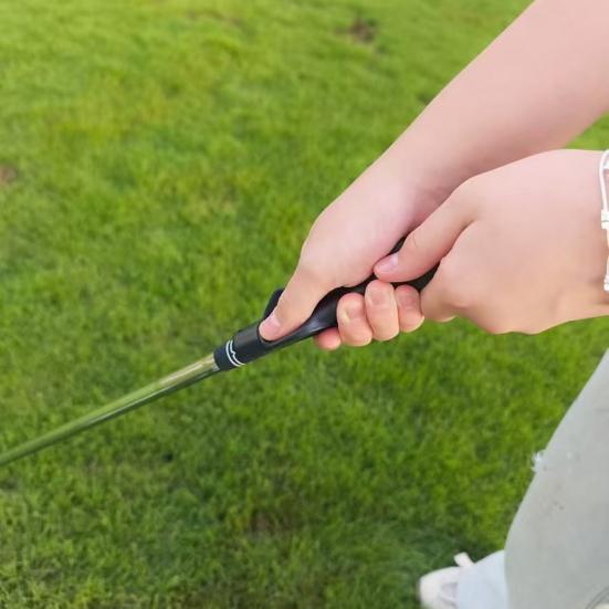 Golf Grip Trainer Club Grip Training Aid Right Hand Attachment Anti-slip Golf Swing Trainer for Correcting Hand Position on Golf Club