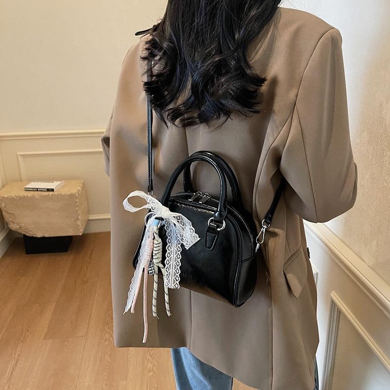 High-end niche bag women's new spring and summer fashion versatile messenger bag casual portable pillow bag