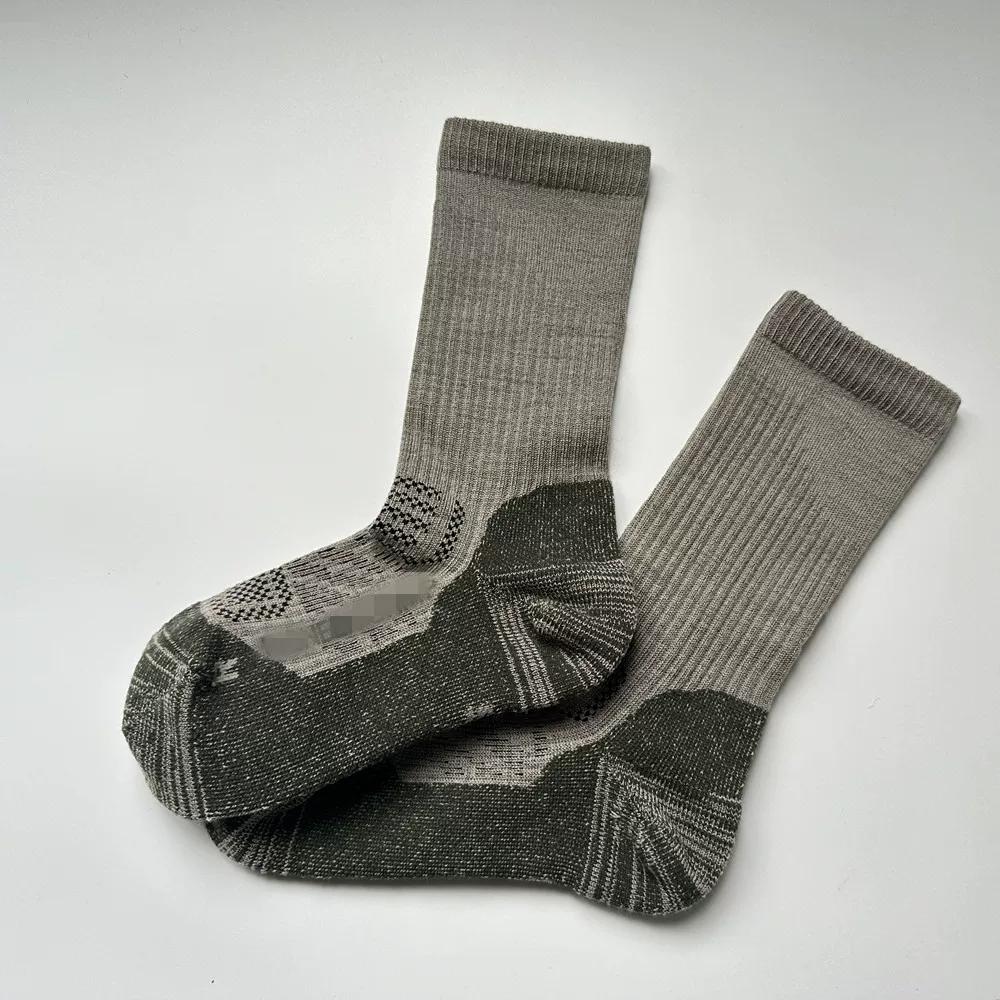 Recommended Seamless Merino Wool Socks, Breathable, Odor-Resistant, Outdoor Shock-Absorbing, Thickened Hiking and Running Socks, Non-Slip for