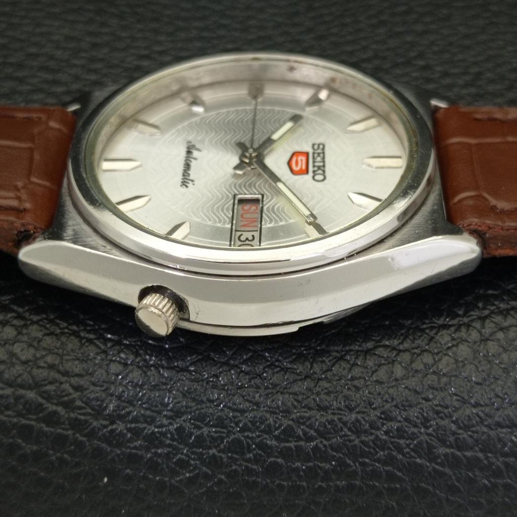 SEIKO 5 AUTOMATIC VINTAGE JAPAN 7009A MENS SILVER COLOR DIAL WATCH a701348-5 R206a-a701348