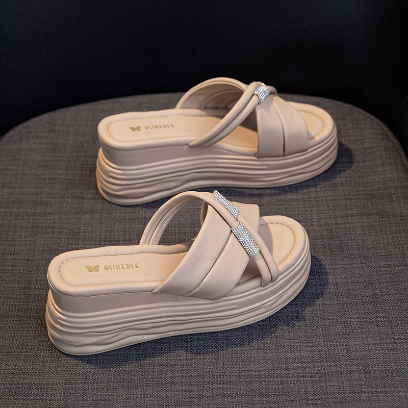 Thick-bottomed slope heel slippers women's high-end fashion 2025 summer new muffin versatile cool slippers increase height