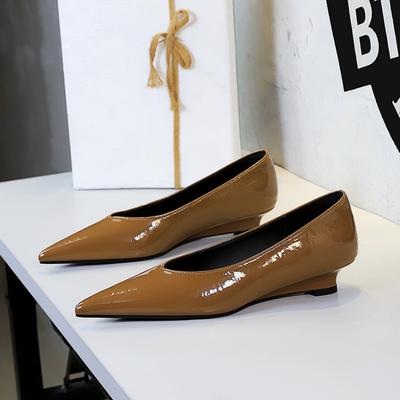 European American Banquet Women's Shoes Pointed Commuter Casual Shallow Mouth Versatile Flat-bottomed Tapered Heel Shoes