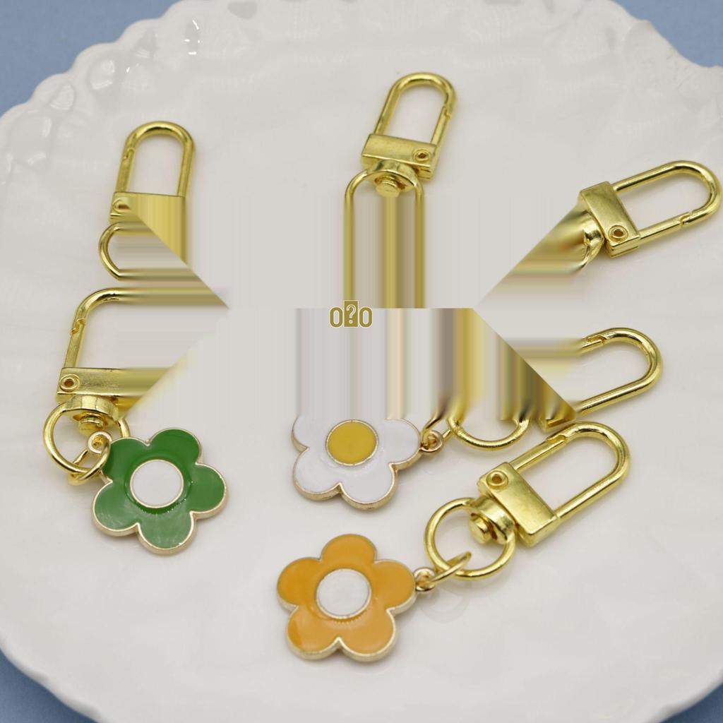 Charming Floral Keychain Pendant: Stylish, Cute, and Fresh for Girls & Couples