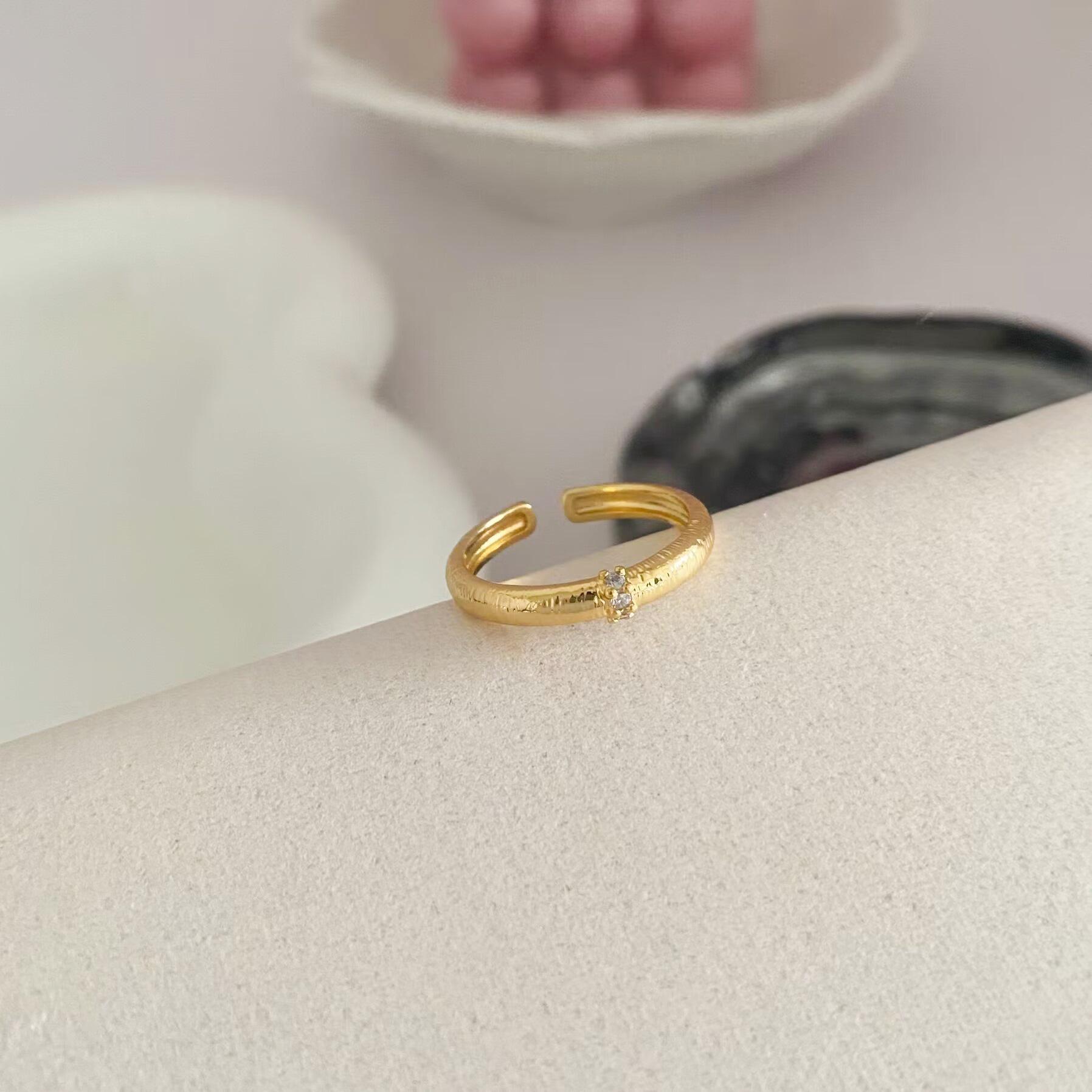 Retro Gold Brushed Diamond-Inlaid Women s Ring, Elegant Adjustable High-End Index Finger Ring
