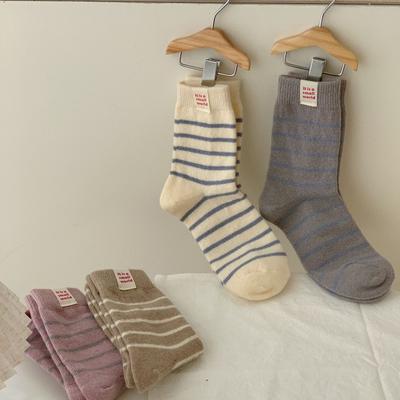 Nouveautés Hiver Tissu Épais Étiquette Couleur Bloc Rayé Chaussettes Chaudes Fil Épais Poilues Chaussettes Femme