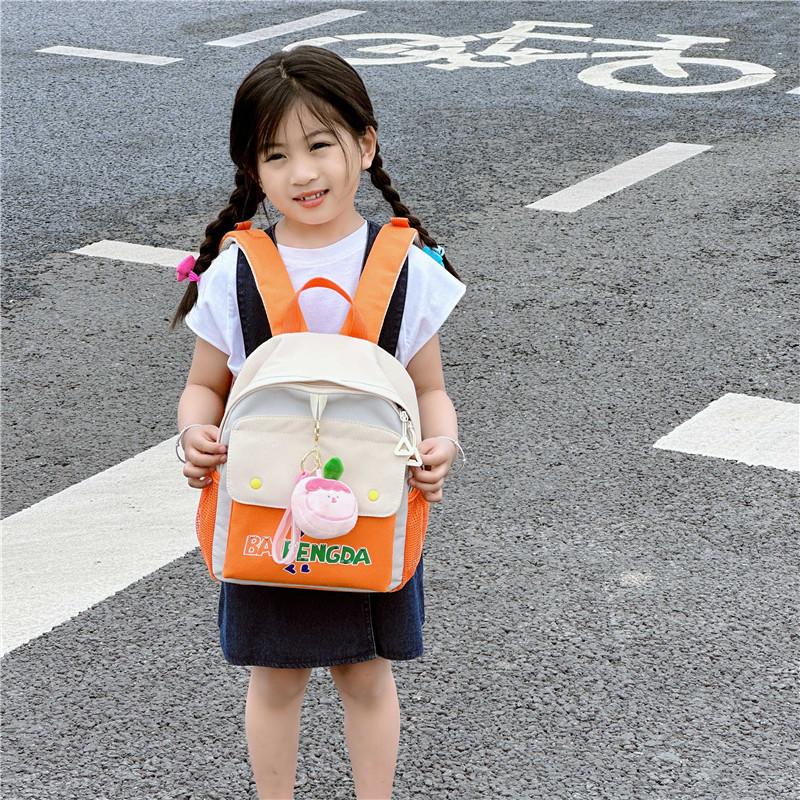 Kolorowy płócienny plecak przedszkolny z uroczym wzorem liter dla dzieci