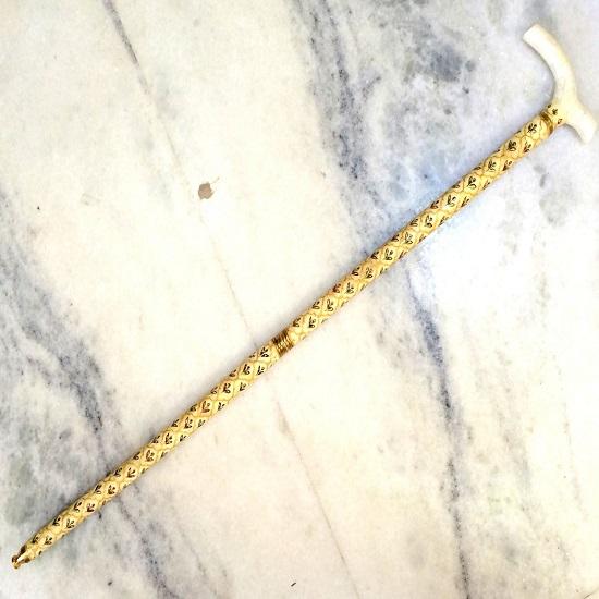 Eleganter, faltbarer Gehstock aus Kamelknochen. Die perfekte Mischung aus Stil und Mobilität.