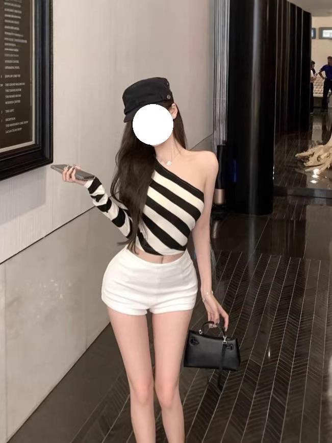 Korean-Style Black & White Striped Asymmetrical One-Shoulder Top - Women's Spring/Autumn Base Layer, Cropped to Show Collarbone, Ins Style