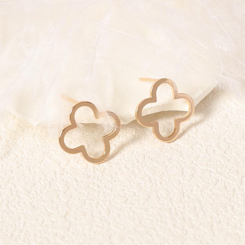 Simple Retro Love Earrings Geometric Metal Earrings Niche Temperament High-end Versatile Earrings