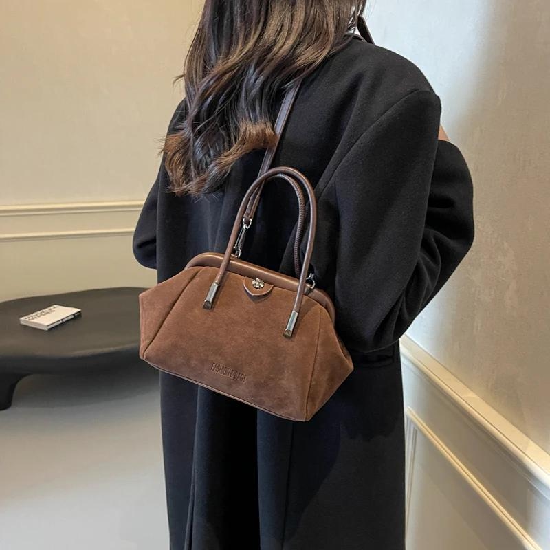 Matte Retro Feminine Bag Niche Design Crossbody Bag with Bag Clip New Fashion