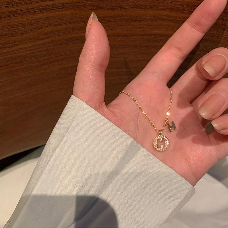 South Korea Dongdaemun Collarbone Chain Keep The Letter H Necklace Women S Fashion Temperament Design Simple Neck Chain