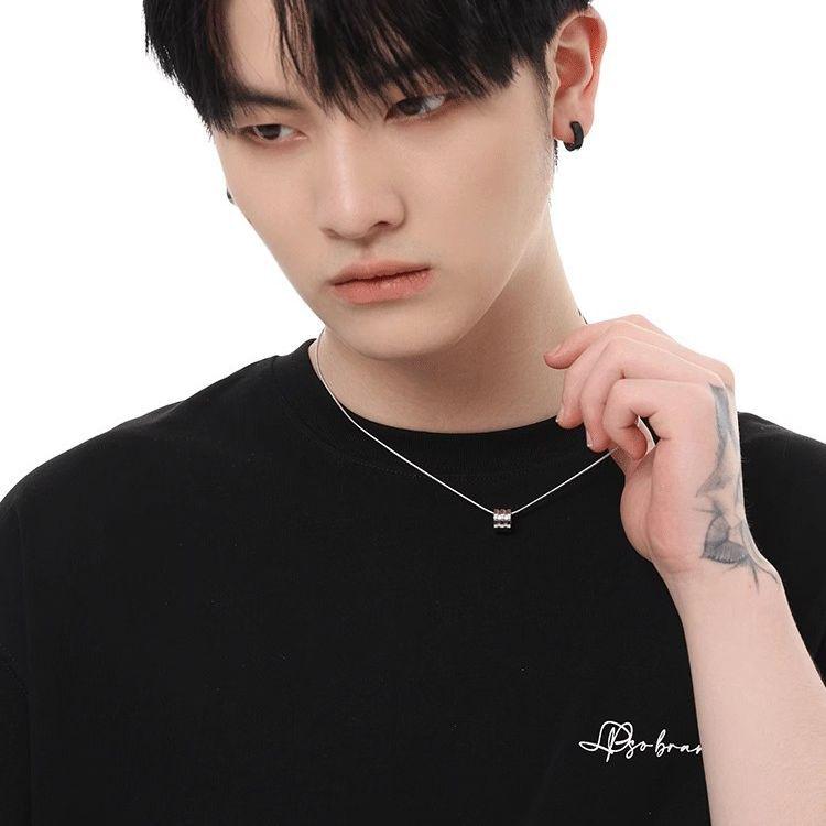 2023 Men's Slim Titanium Steel Necklace: Trendy, Luxurious Clavicle Chain for High-End Style