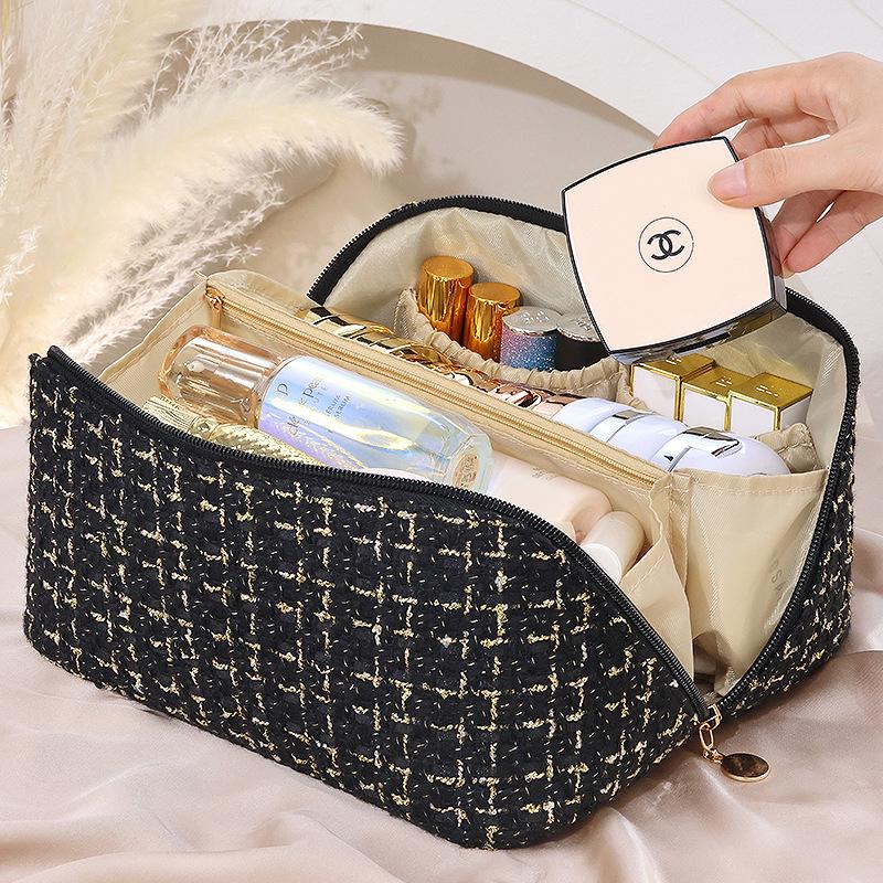 Cosmetic bag Women s portable large-capacity high-end fashion new travel toilet bag Cosmetics storage bag
