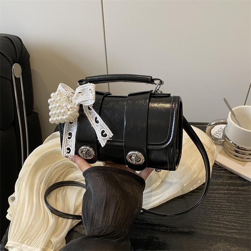 Korean Version of Niche Pillow Bag Women's Summer New Fashion Shoulder Messenger Bag High Value Portable Boston Bag