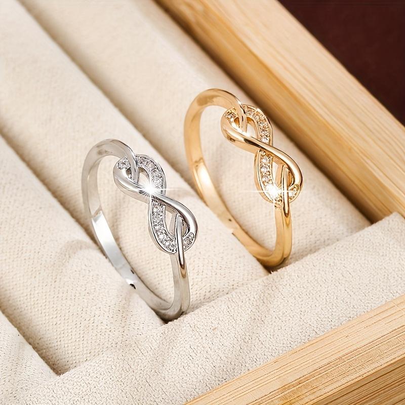 Bague tendance conçue dans un style en forme de 8 avec incrustation de zircones. Convient aux femmes
