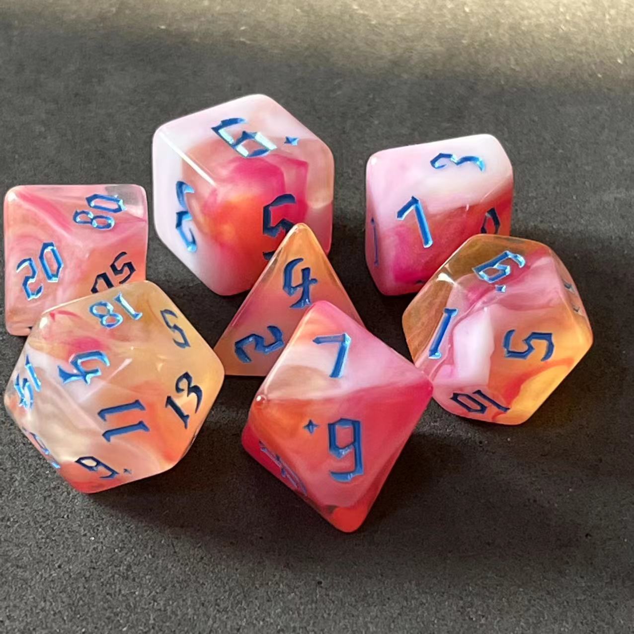 

7 шт./лот, многогранные игральные кости из смолы D&D D4 D6 D8 D10 D% D12 D20, многогранные игральные кости TRPG, настольные игры 233