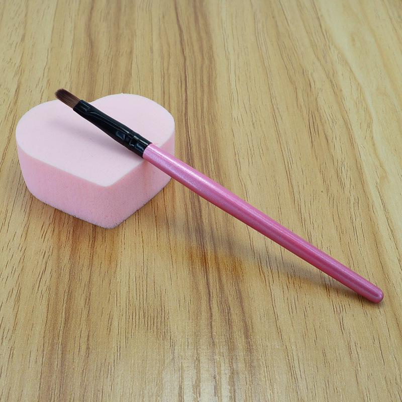 Long Handle Synthetic Fiber Lip Brush with Wooden Handle for Makeup and Concealer
