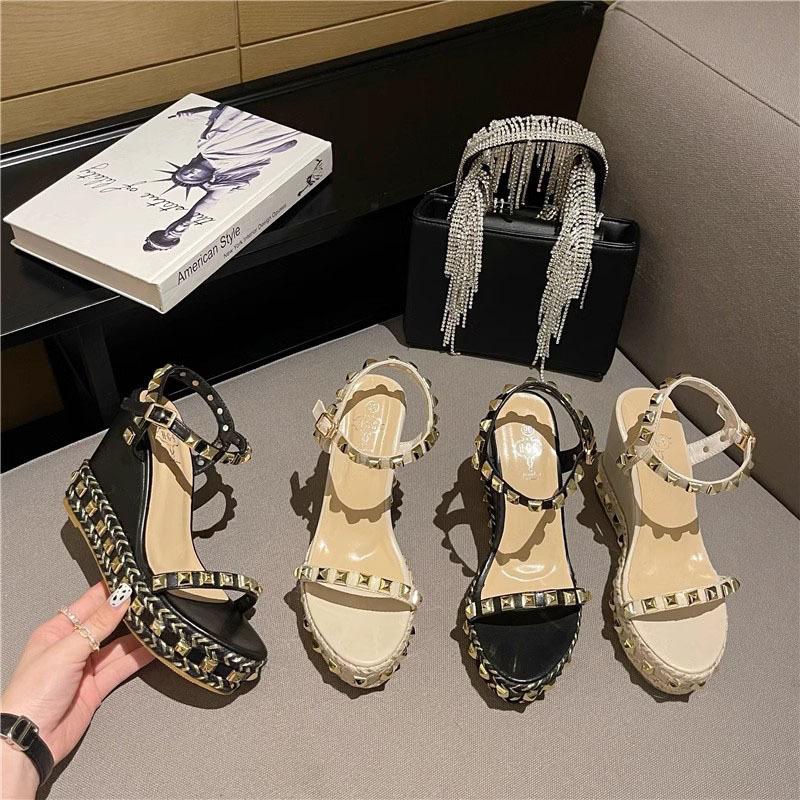 Wedge heel shoes women's summer sandals fashion fashion fashion rivets straw one-word buckle with platform women's shoes