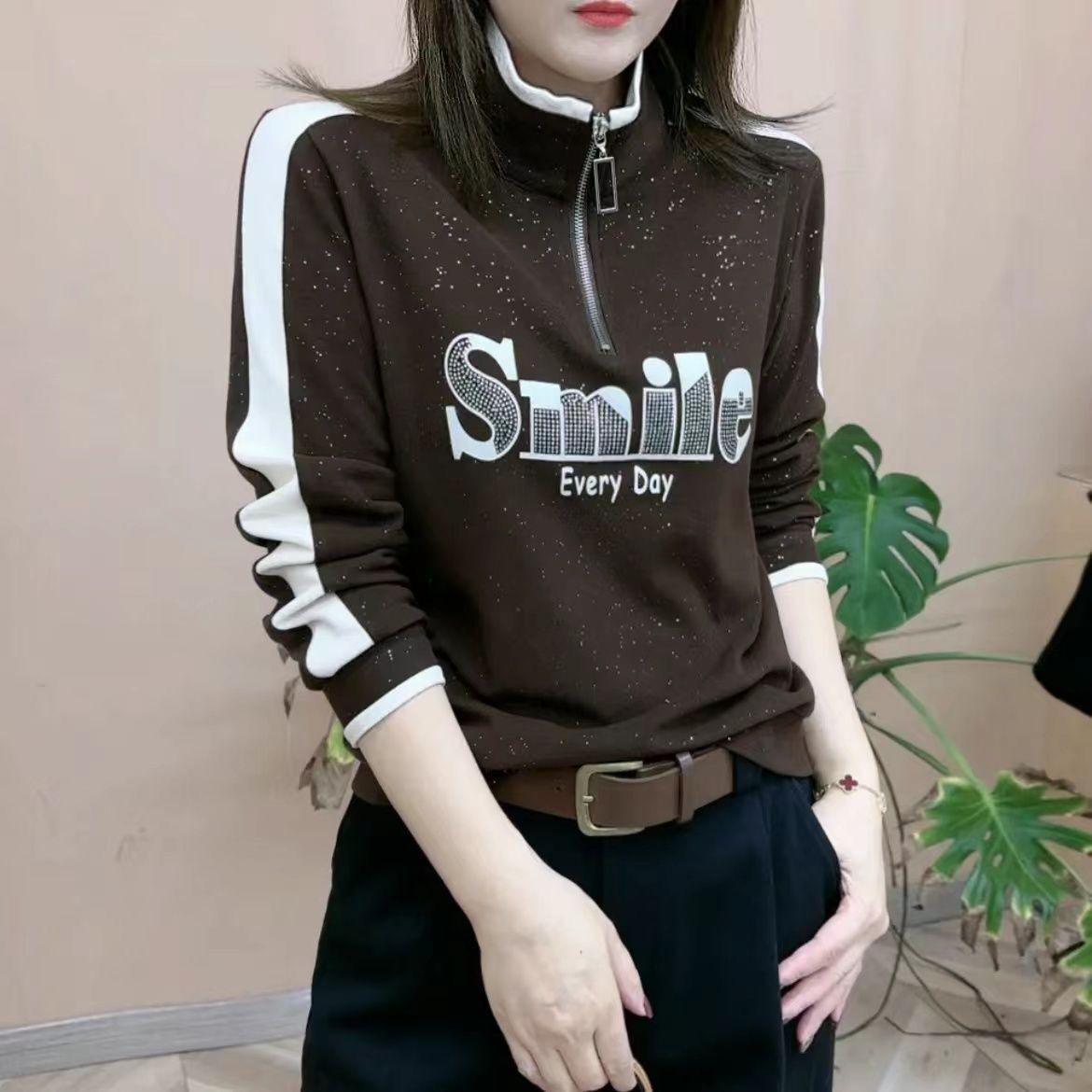 

Женская велюровая футболка с длинным рукавом 2025 двусторонняя: Новый шикарный, универсальный, короткий топ для осени/зимы. L (110-125 jin) кофейный