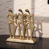 Moderne Figuren, kreative Metallfiguren, luxuriöse Wohnzimmerfiguren, elegante Skulpturen, ästhetische Schlafzimmerornamente, Heimdekorationen