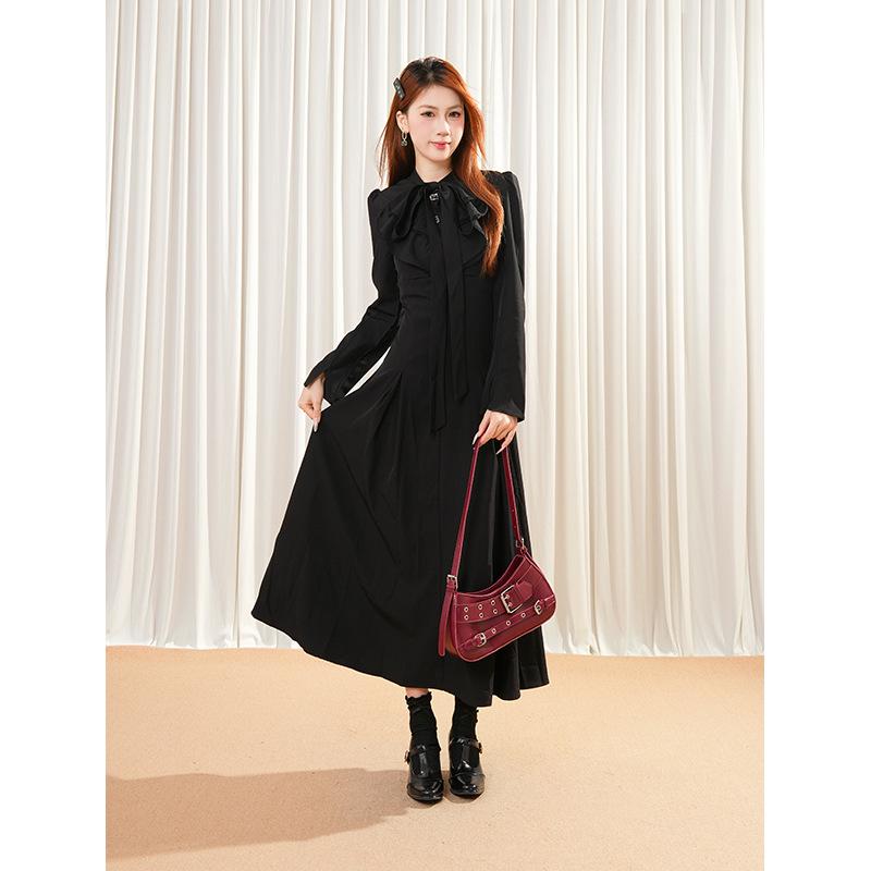 Hepburn Style Black Waist-Defining Gothic Long Dress with Peter Pan Collar