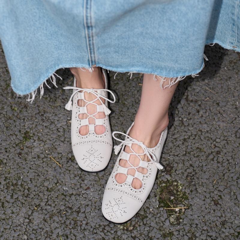 Fashion Fashion Comfortable Cross Strap Women Shoes 2025 New Style Shallow Mouth Flat Single Shoes Hollow Dress Lace Up Women Loafers