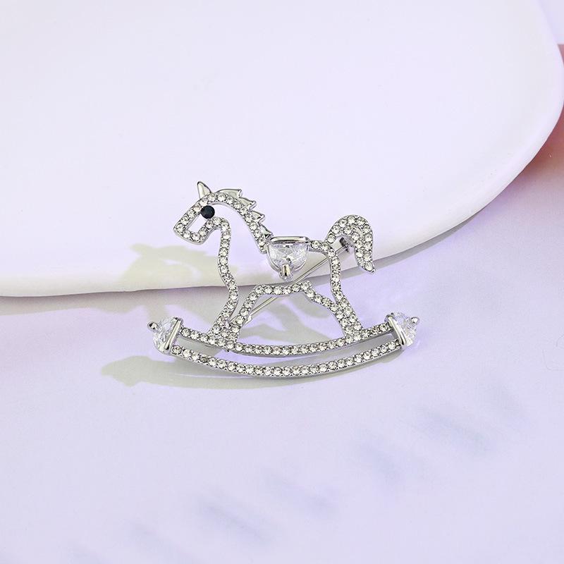 Luxurious Zodiac Horse Brooch: Women's Elegant Wooden Horse Pin - High-End Fashion Accessory for Clothing and Suits