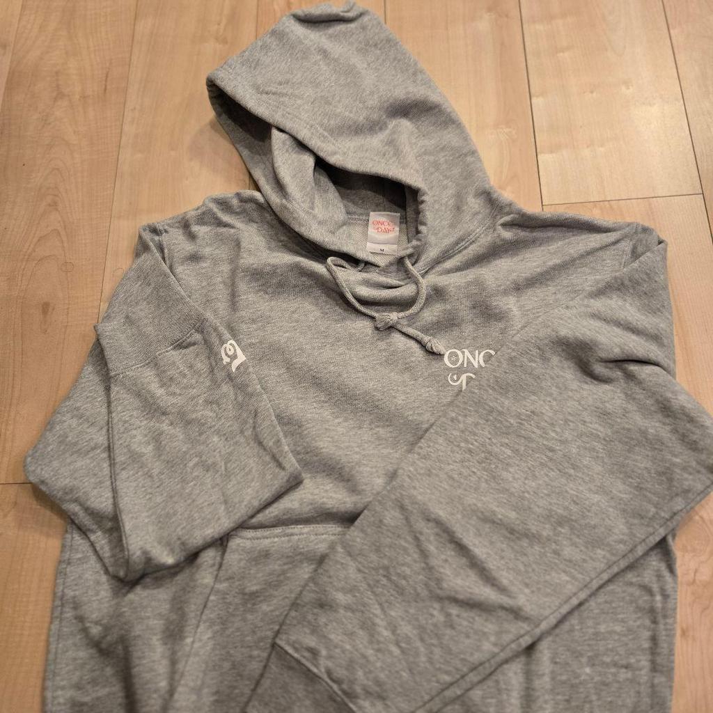 [USED] Excellent Condition TWICE ONCEDAY 2022 Hoodie, Size M
