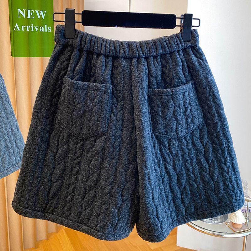 Winter 2025 Women's Grey Wool Cable Knit A-Line Shorts: Stylish, Loose, Slimming, and Versatile Bootcut.
