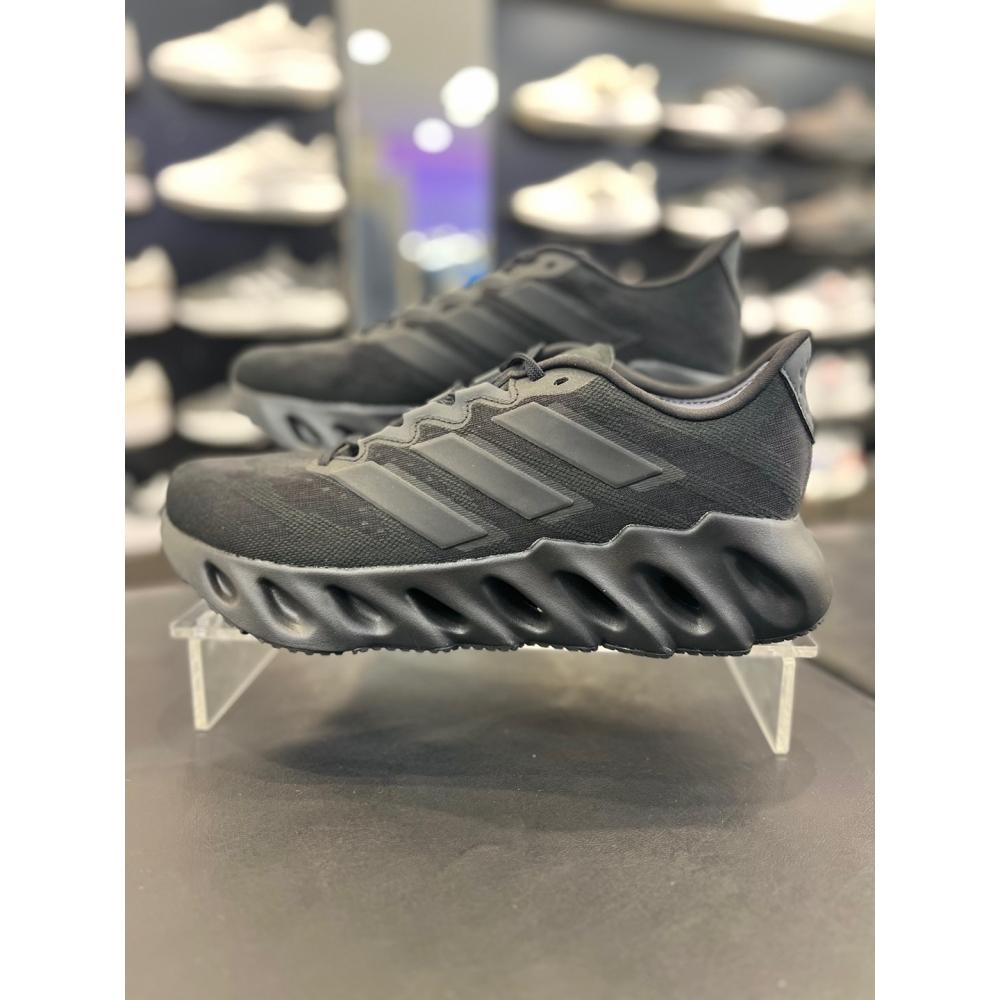 

adidas [adidas] Мужские беговые кроссовки Switch FWD ID1779