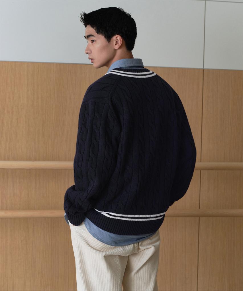 MUSINSA STANDARD Cable V-Neck Cricket Knit [Navy]