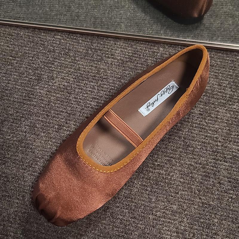 

Gentle satin ballet shoes women s single shoes new square head pleated soft sole fairy single shoes 35 коричневий