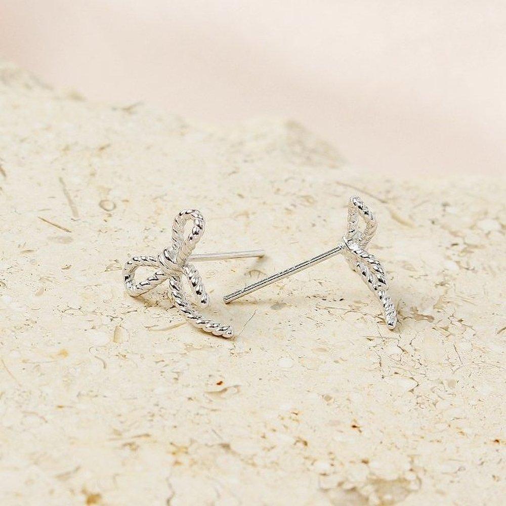 Platinum-plated silver earrings with silver needle knot ribbon (Wf7Fa77)