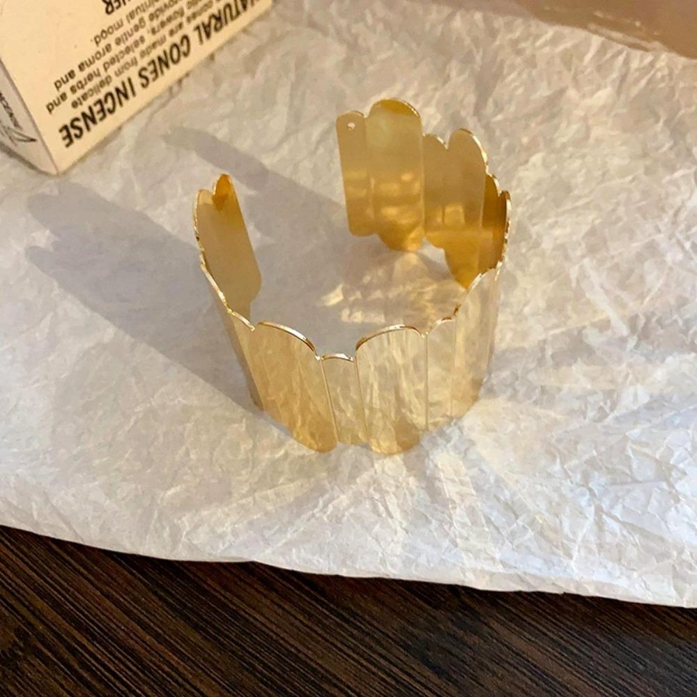 European and American Simple Bracelets, Arm Rings, Niche Cold Wind Temperament Bracelets, High-end Sense and Versatile Jewelry.