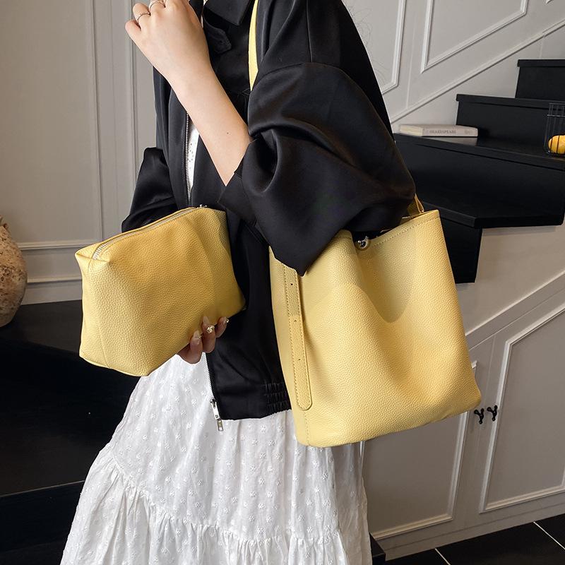 Bucket Bag Women's New Large-capacity Commuter Fashion Shoulder Bag