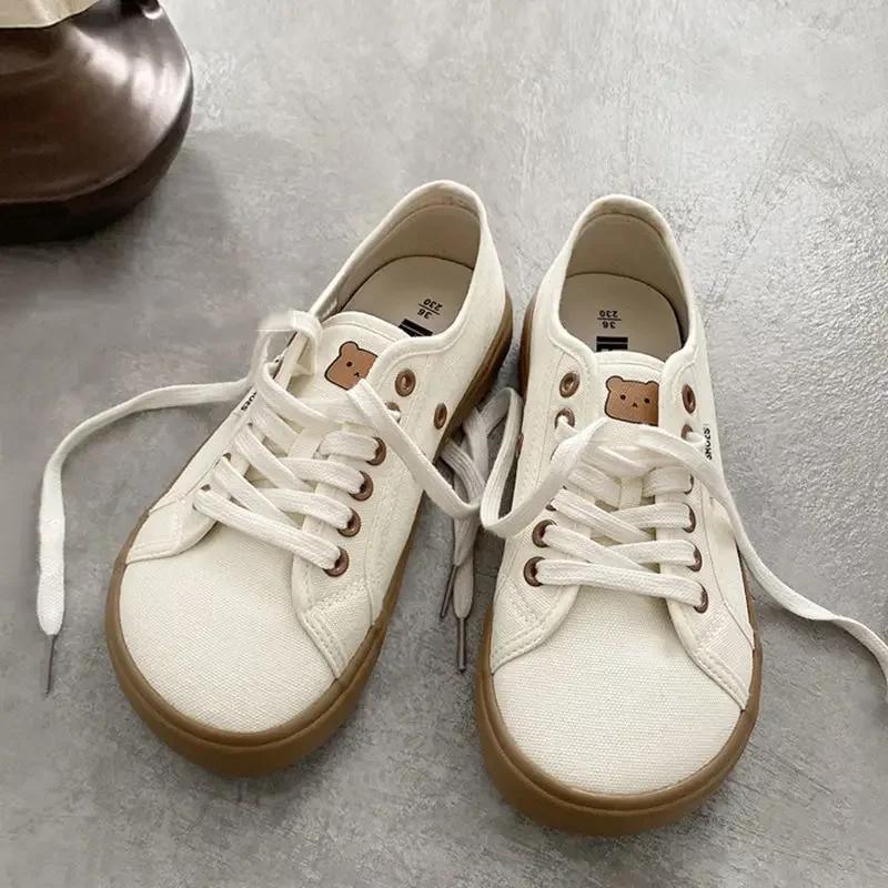 Fashion Designer Canvas Shoes Women Low Top Sneakers Wide Toe Lace Up Trainers Shoes Brand Girls Red Blue Sneakers Girls Tenis Plimsolls